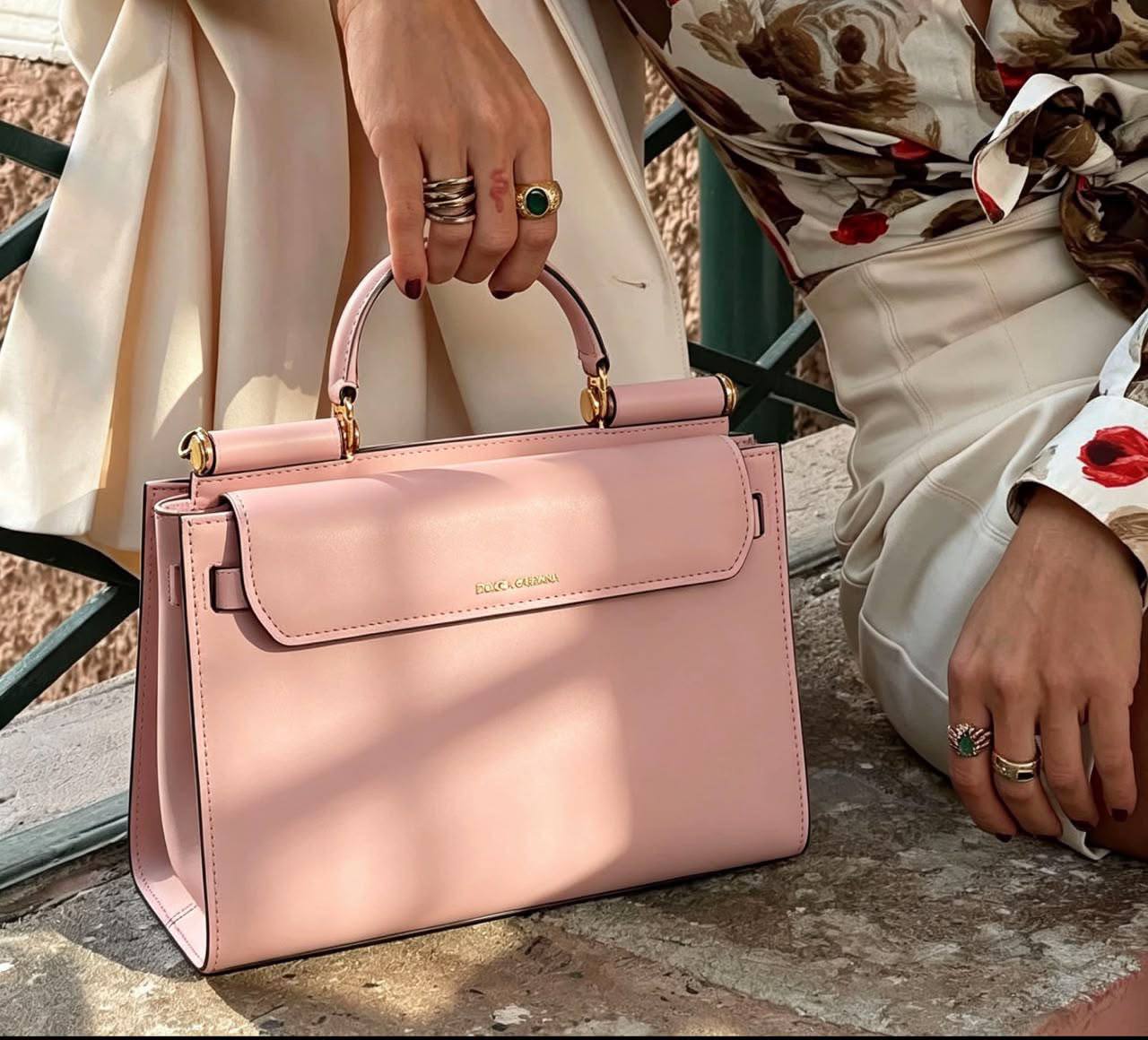 D&G
120 dhs🇦🇪🇦🇪

Zain07
♥️♥️♥️