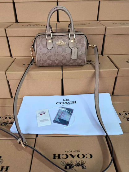 Coach

with box
🎁🎁🎁

90 dhs❤️

Zain143
♥️♥️♥️