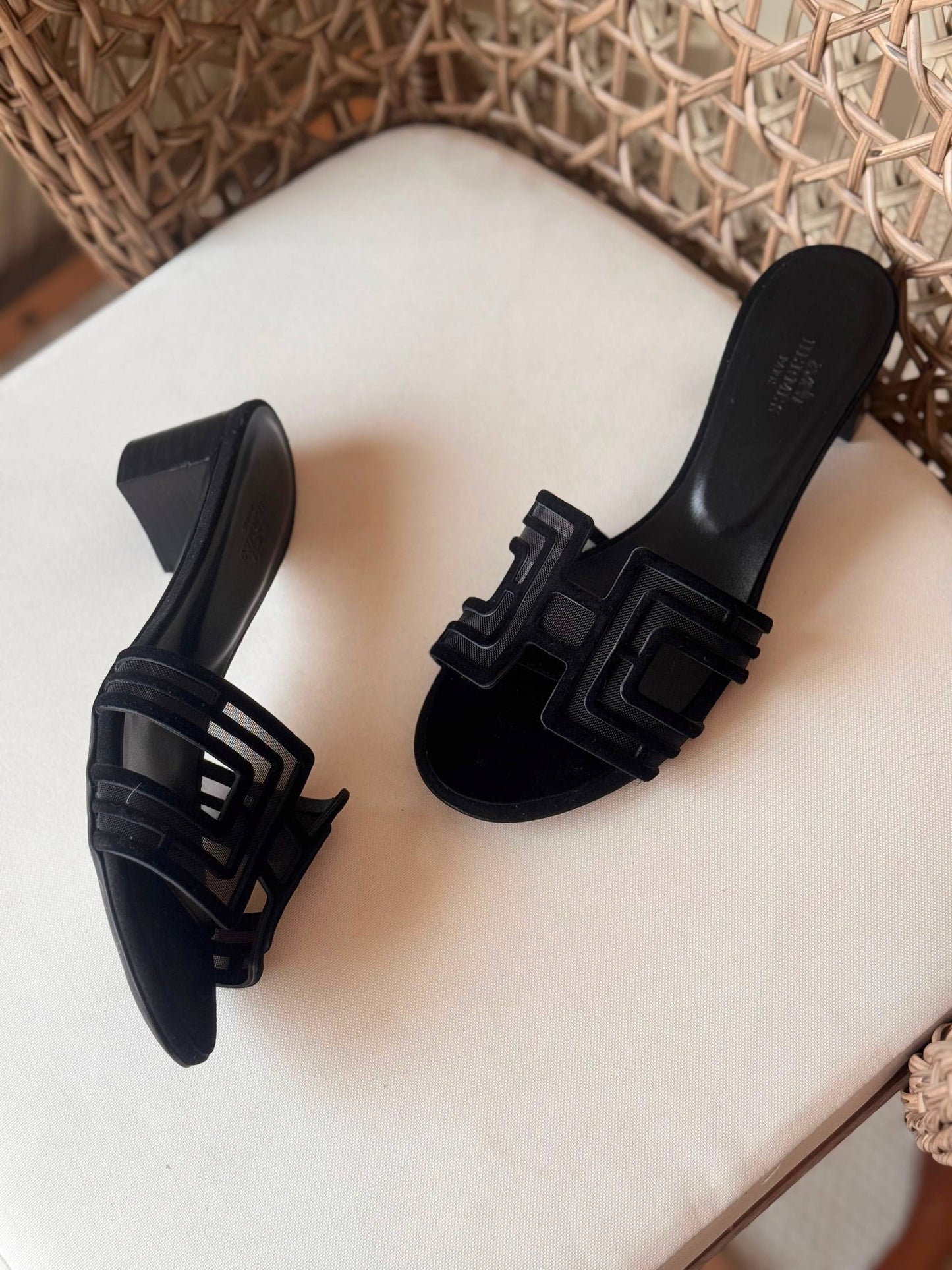 HERMES 
✨ Collection
👠 36–41
💎 Premium Quality
🔥 Super Master
450 dhs✅

Zain198
♥️♥️♥️