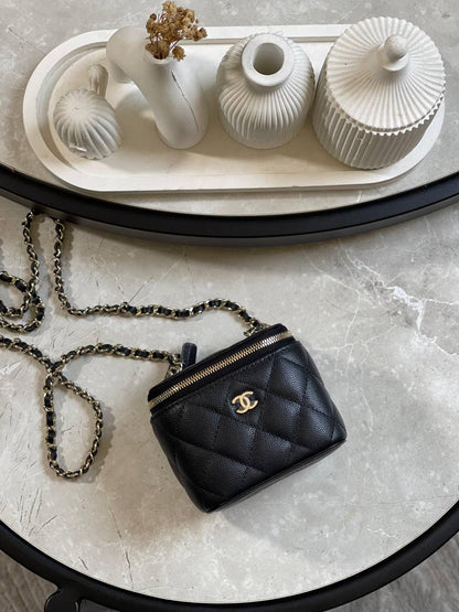 Chanel  ✨💥
Available original box 📦 
With full packing 🎀🎀
Super high quality 💥💥
For Price 👇 WhatsApp✅
0568585901 
0507557372
0552275751 Owner Zain 👌

Zain283
♥️♥️♥️