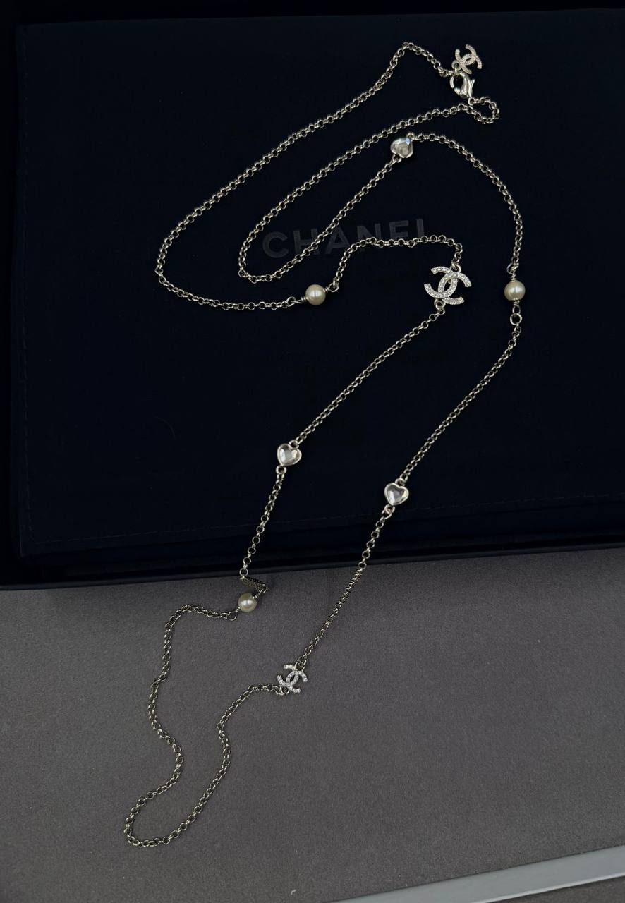 CHANEL 🤍
* Long Chain Necklace 
* Gold-Finish Metal with Stones 
* ⁠↗️ *Super Master Quality ®️* 🫆

*100 dhs❤️* with *Normal* Box & Bag
*135 dhs❤️* with *Orignal* Packaging 

Zain209
♥️♥️♥️