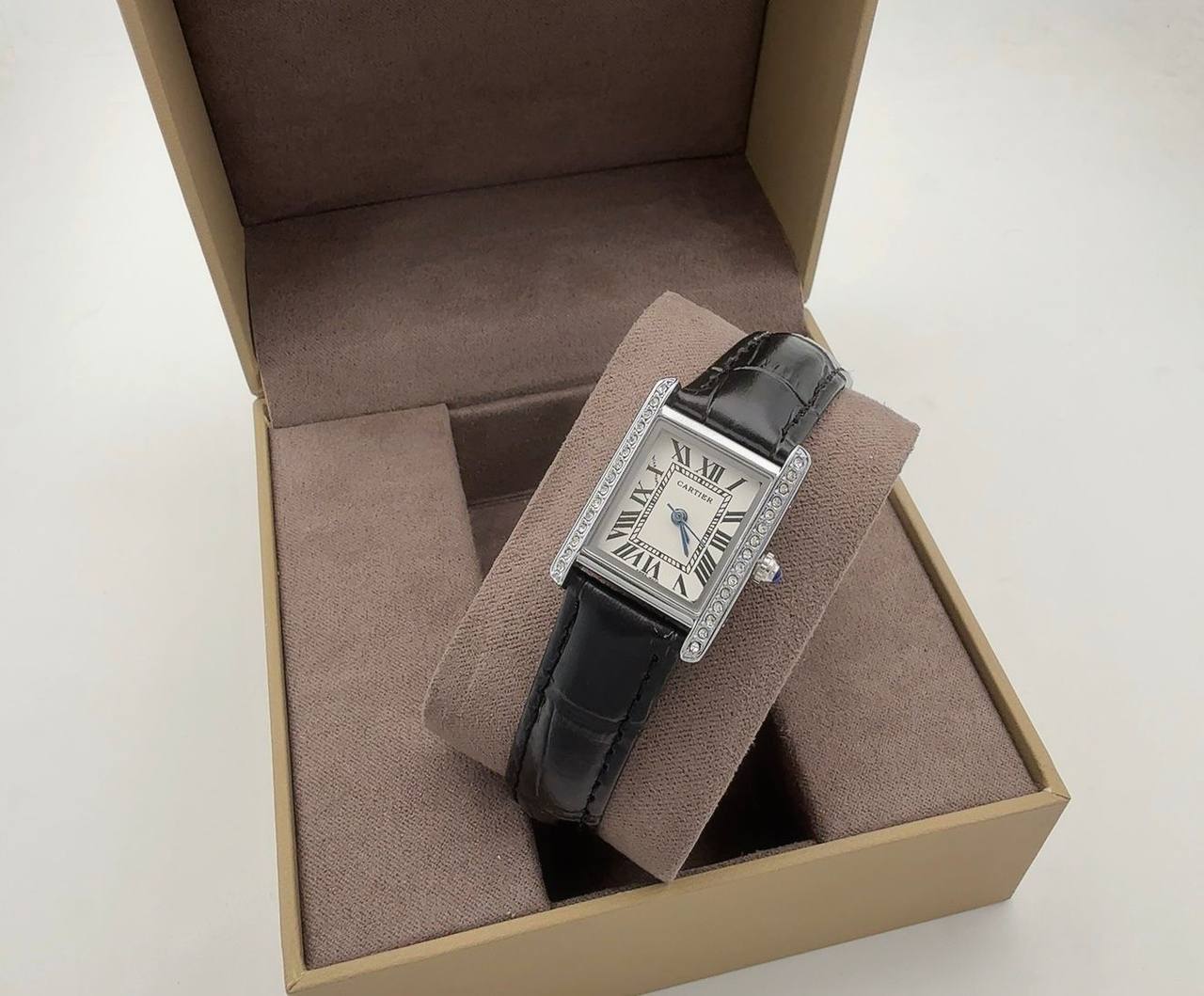 Cartier
ladies watch
55 dhs💓

Zain45
♥️♥️♥️