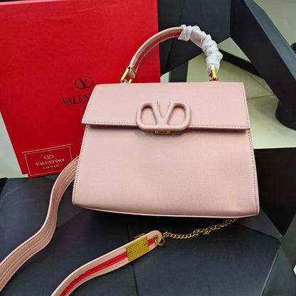 Valentino

130 dhs🇦🇪

with box🎁🎁🎁

good quality

Zain235
♥️♥️♥️