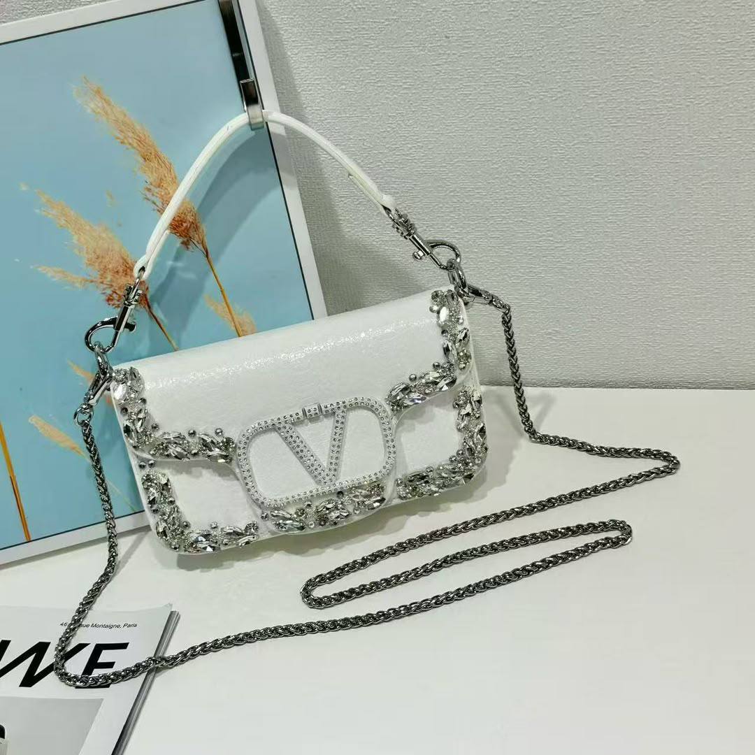 Valentino
105 dhs✅
Super good quality with box

Zain35
♥️♥️♥️