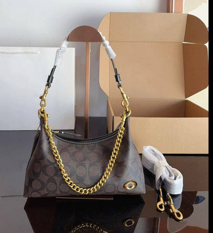 Coach
95 dhs🪙🌨️

SIZE：25cm

Good quality 

with box
🎁🎁🎁

Zain35
♥️♥️♥️