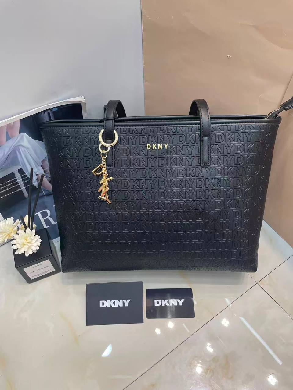 Dkny
120 dhs💓
good quality

Zain175
♥️♥️♥️
