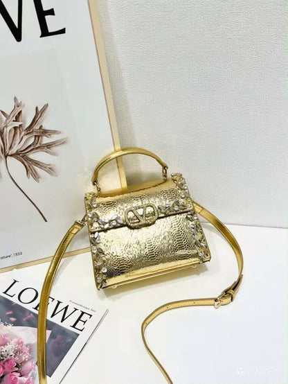 Valentino 

125 dhs🇦🇪🇦🇪

Zain35
♥️♥️♥️