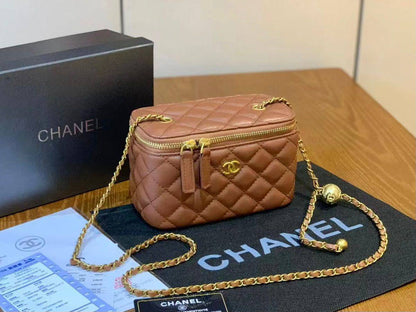 CHANEL  
GOOD QUALITY 
WITH BOX 
100 dhs💓

Zain295
♥️♥️♥️