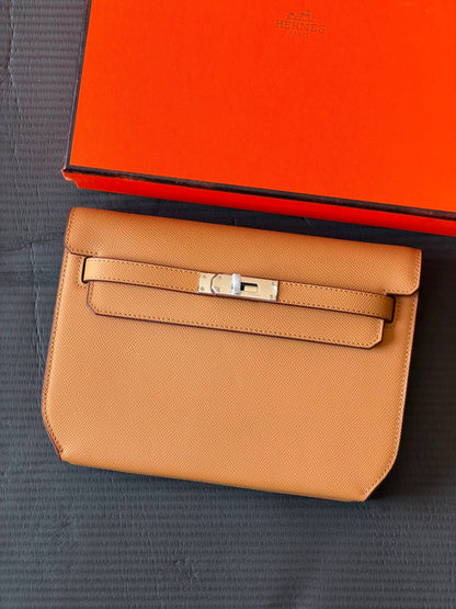 Hermes depech 25cm💕master quality😍with box❤️
360 dhs🇦🇪🇦🇪

Zain52
♥️♥️♥️