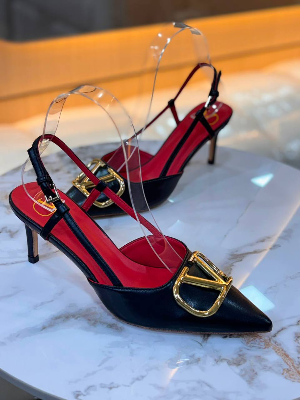Valentino sandal

100 DHS🇦🇪🇦🇪

36-42

Zain30
Zain50
♥️♥️♥️