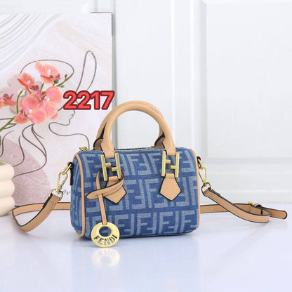 Fendi
100 dhs✅
size：20cm
Good-quality 

with box
🎁🎁🎁

Zain35
♥️♥️♥️