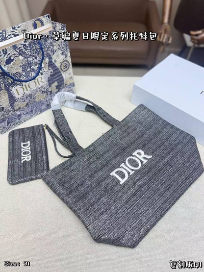 Dior

 re stock 

20 dhs🇦🇪🇦🇪🇦🇪

31cm🩷🙋‍♂️

Zain228
♥️♥️♥️