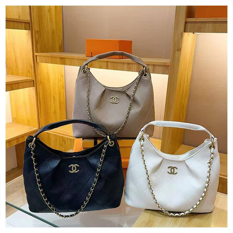 Chanel
100 dhs🪙🖤
Large capacity bag

Zain35
♥️♥️♥️