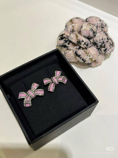 Chanel set ☘️
Necklace 
Earrings 
Master quality 

120 dhs🪙
normal box 📦

Zain48
♥️♥️♥️