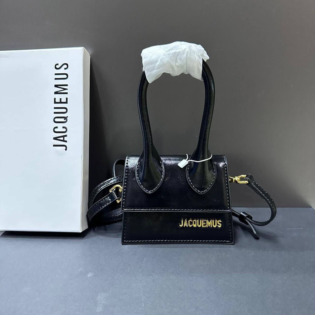 JACQUEMUS 
COPY ONE MINI SIZE SPECIAL WITH BOX🎁🎁🎁

115 dhs💓
(leather)

Zain39
♥️♥️♥️