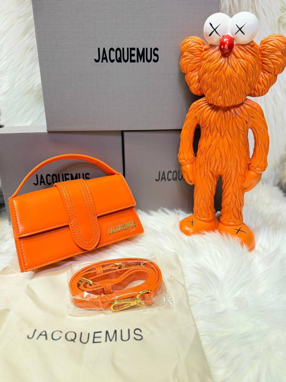 Jacquemus
good quality, comes with box, 
size. ..18 * 11 cm 
110 dhs✅

Zain12
♥️♥️♥️