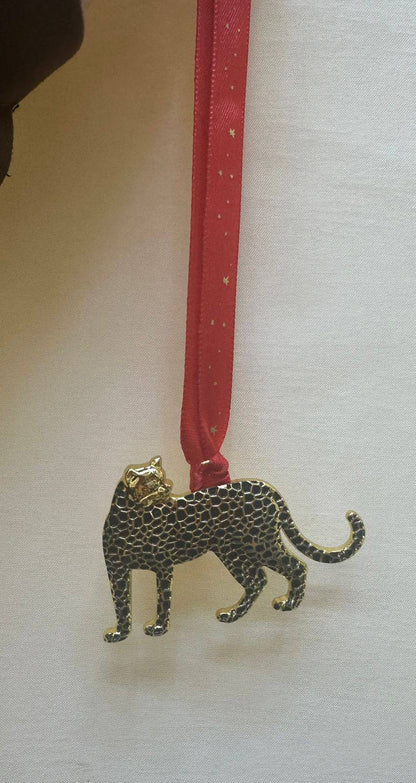 New arrival 
Cartier leopard car hanger / Accessory 
💓dhs 40 /  without box 
💓dhs 45 /  with Cartier box and paperbag

Zain243
♥️♥️♥️