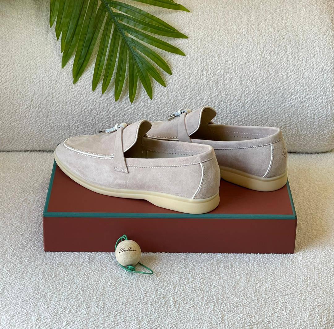 LORA PIANA 
SuperMaster Quality 💯
450 dhs🪙🌨️
Size:36-41💥

Zain171
♥️♥️♥️