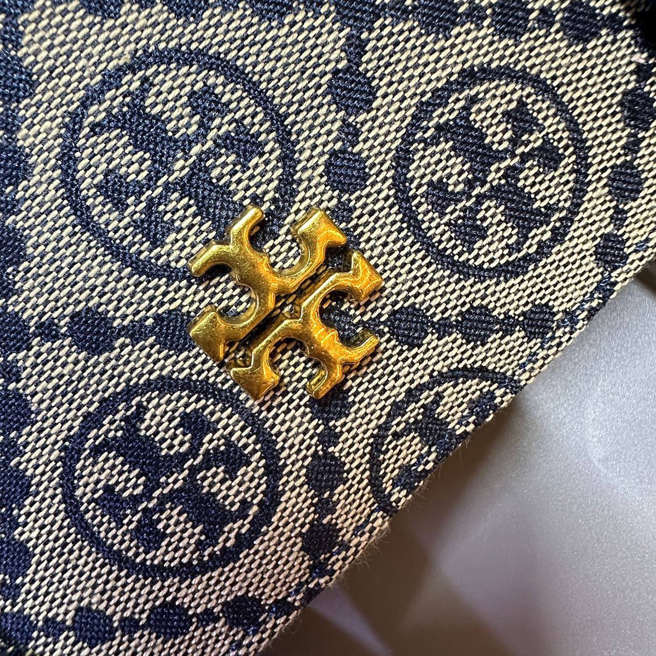 TORY BURCH

 NEW CAME GOOD QUALITY 

WITH BOX 
🎁🎁🎁

90 dhs✅

Zain39
♥️♥️♥️