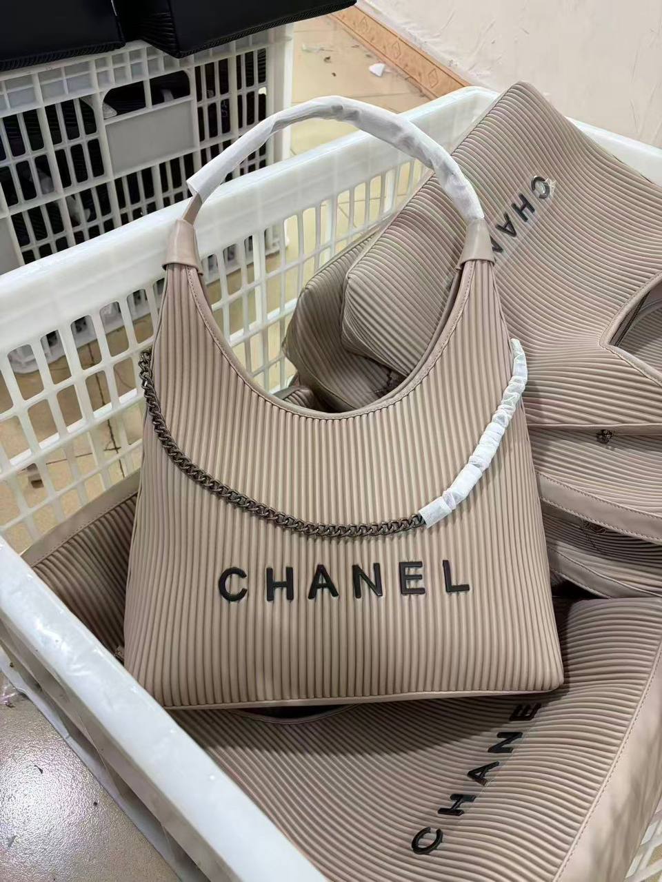 Chanel
110 dhs✅

Zain143
♥️♥️♥️