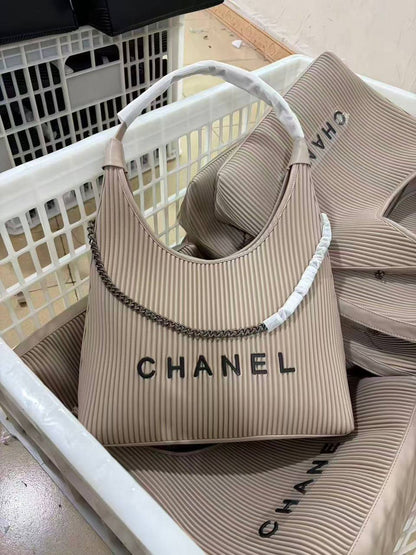 Chanel
110 dhs✅

Zain143
♥️♥️♥️