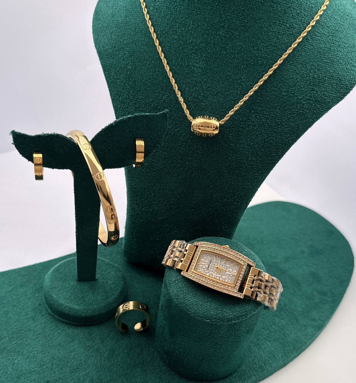 Accessories Set

With box 
🎁🎁🎁

90 dhs🪙💚

Zain45
♥️♥️♥️