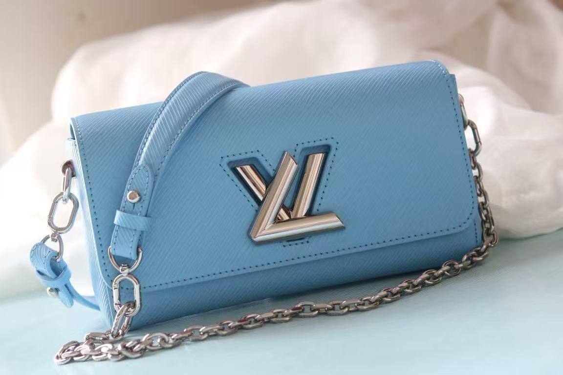 LV
360 dhs🪙🌨️
#23cm

Zain228
♥️♥️♥️