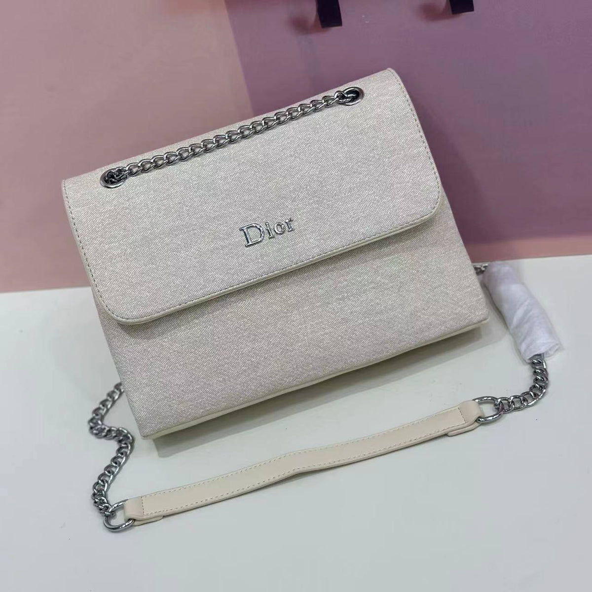 DIOR

best quality 
without box

100 dhs🇦🇪🇦🇪🇦🇪

size29CM

Zain290
♥️♥️♥️