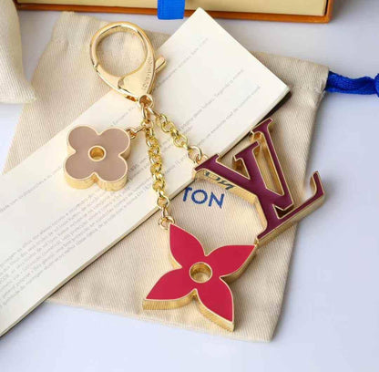 *KEY🗝️ CHAINS* 🔆
*BAG CHARMS*
65 dhs❤️
      *Each*
      *with*
*Good Box* 📦🎁🎁🎁
*MASTER QUALITY*

Zain89
♥️♥️♥️