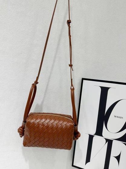 Bottega Veneta Loop

1️⃣ First quality +🎁
Size : 22 * 14 * 11 cm
85 dhs🇦🇪🇦🇪

with box 🎁

Zain115
♥️♥️♥️