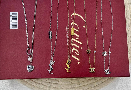 Stainless steel 🔥*
Non tarnish 💯
Necklace ❤️‍🔥
Bracelet 🌸
One piece 
With black boxes 📦 
20 dhs🪙🌨️
With normal boxes 🗃️ 
And paper bag🛍️
30 dhs🪙🌨️

Zain216
♥️♥️♥️