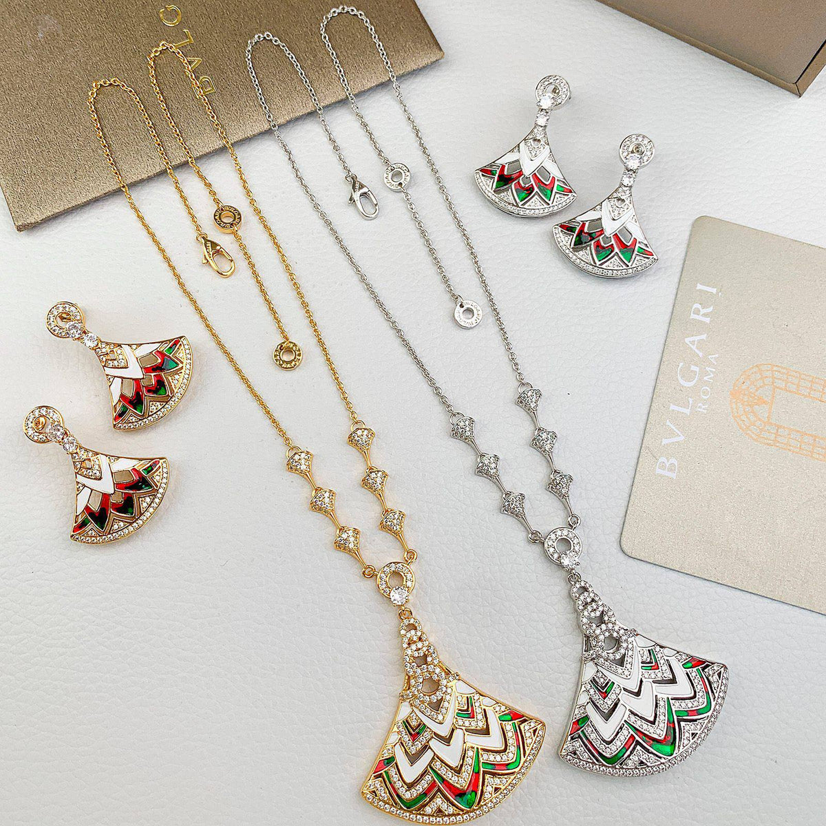 BVLGARI SET
💫✨
MASTER
NECKLACE & EARRINGS
200 dhs🇦🇪🇦🇪

WITH SMALL BOX AND PAPER BAG 🛍️🎁

Zain89
♥️♥️♥️