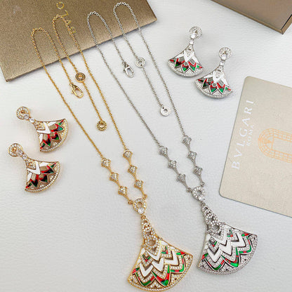 BVLGARI SET
💫✨
MASTER
NECKLACE & EARRINGS
200 dhs🇦🇪🇦🇪

WITH SMALL BOX AND PAPER BAG 🛍️🎁

Zain89
♥️♥️♥️