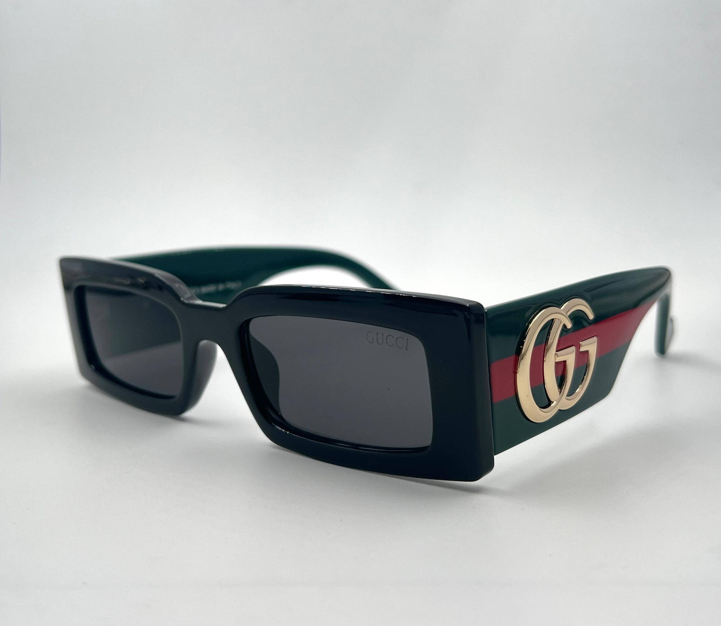 Gucci

Sunglasses 🕶️ 

good quality 💯

With master box 🗃️ 
50 dhs❣️

Zain273
♥️♥️♥️