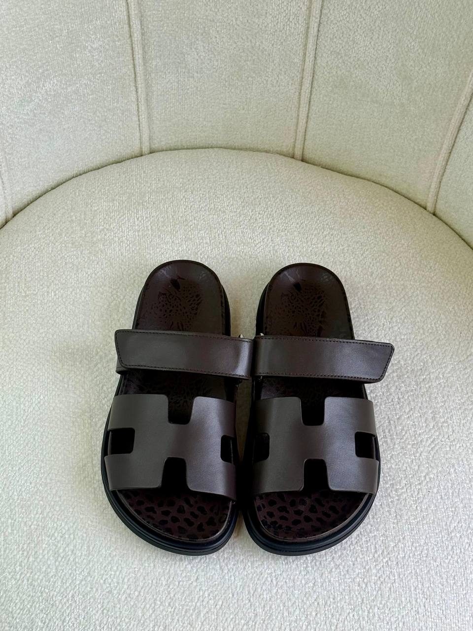 Hermes
Super *AAA* *+* Quality 💯 
With original packing🎁🎁
SIZE:36and42
Available now
450 dhs💓

Zain309
♥️♥️♥️