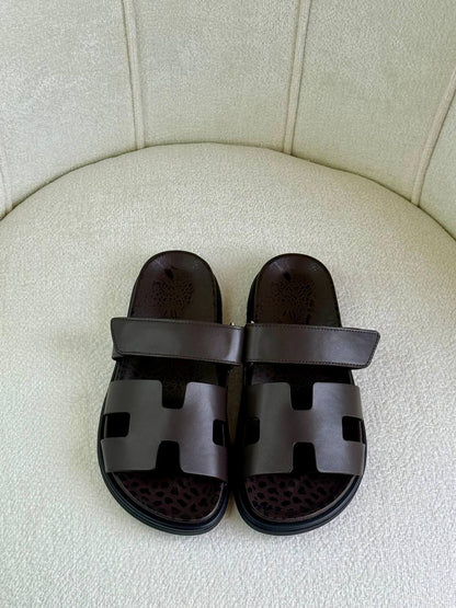 Hermes
Super *AAA* *+* Quality 💯 
With original packing🎁🎁
SIZE:36and42
Available now
450 dhs💓

Zain309
♥️♥️♥️