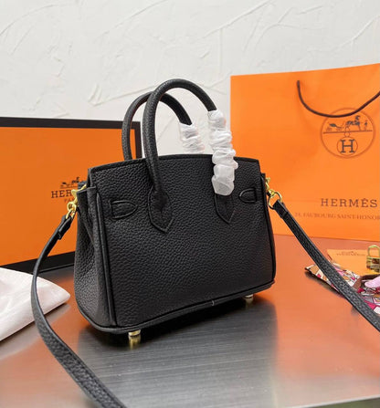 HERMES BIRKIN SMALL SIZE GOOD QUALITY WITH BOX 
110 dhs🇦🇪🇦🇪

Zain295
♥️♥️♥️