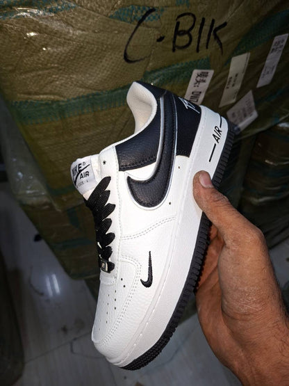 NIKE
Size 40 to 45
95 dhs💓

Zain27
♥️♥️♥️