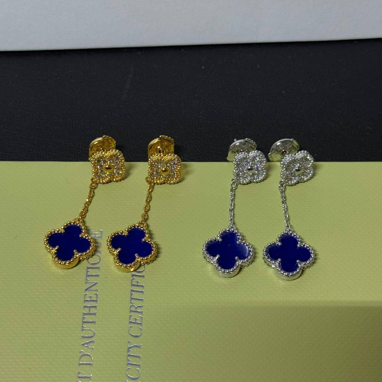 VCA 🦋*
Mini Earring🌸
Master quality 💯
With normal boxes 📦 
55 dhs🪙🌨️
With master box 🗃️ 
80 dhs🪙🌨️

Zain216
♥️♥️♥️