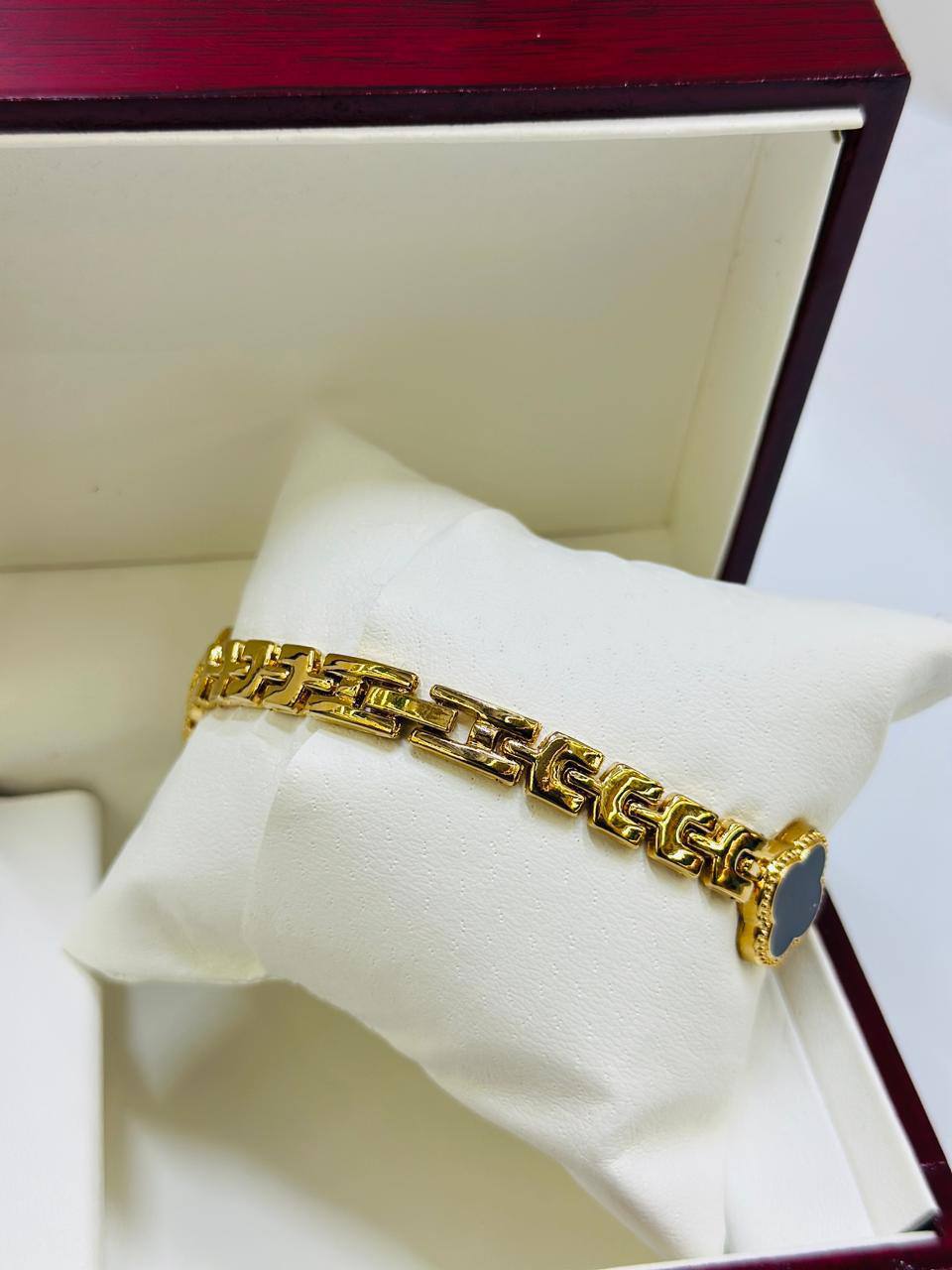 Vancleef
35 dhs🪙🌨️

Zain40
♥️♥️♥️