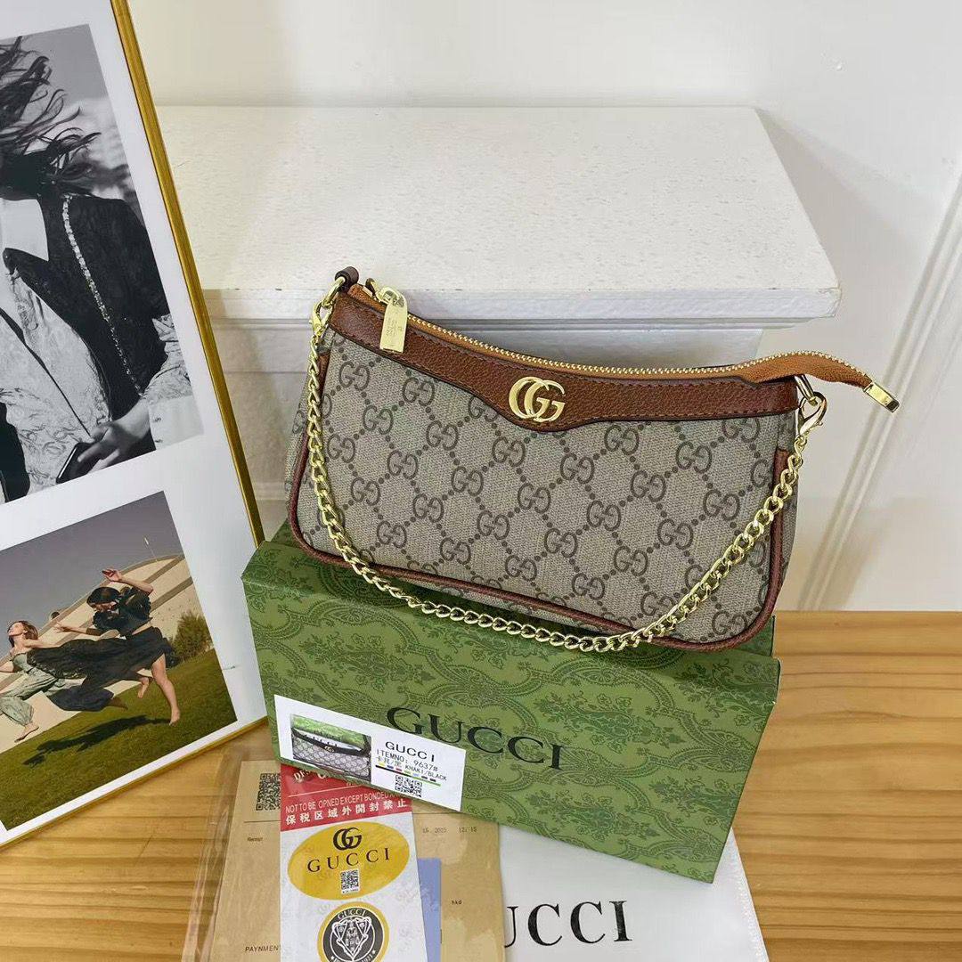 GUCCI

SIZE：22×12×5cm

85 dhs🪙🌨️

Withbox
🎁🎁🎁

Zain04
♥️♥️♥️