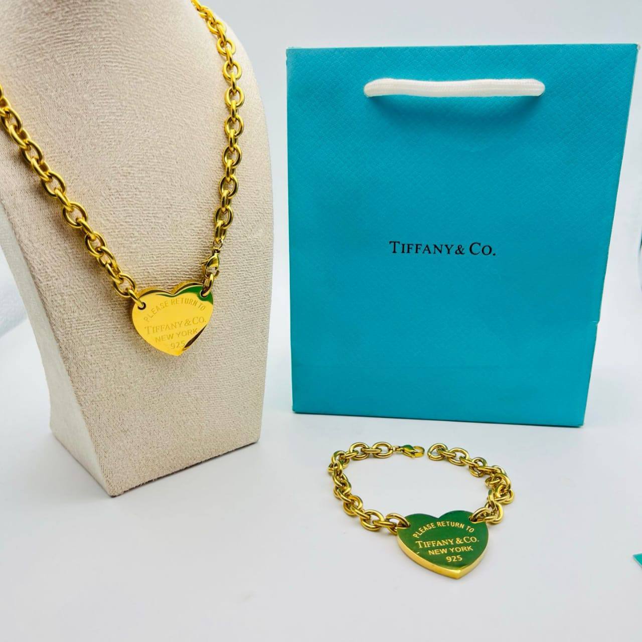 New arrival 
Tiffany non tarnish set of 2 
55 dhs🪙🌨️
65 dhs🪙🌨️
with Tiffany box and paperbag
🎁🎁🎁

Zain243
♥️♥️♥️