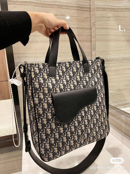 Dior

33*31*12cm
80 dhs🇦🇪🇦🇪

Zain17
♥️♥️♥️