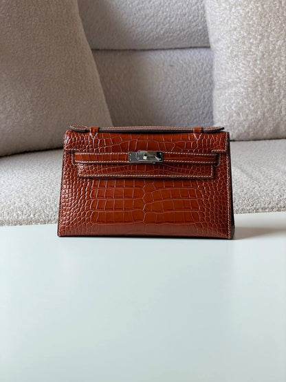 Hermes pochette 21cm💥Master quality ✅with box📦
610 dhs💓

Zain52
♥️♥️♥️