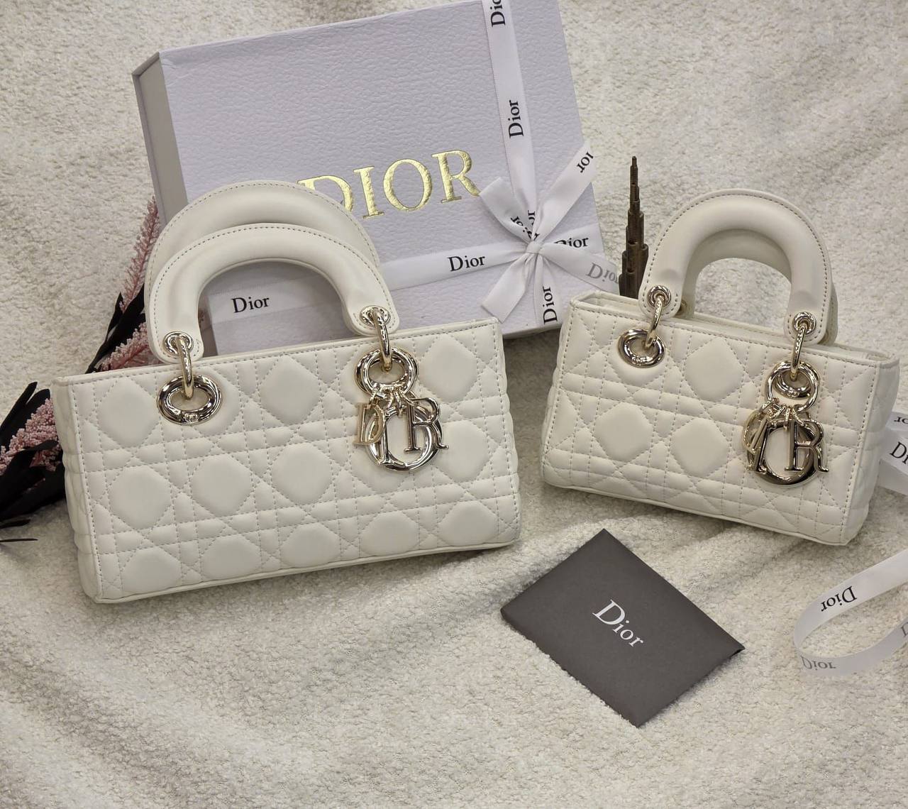 Dior 
Master🌺🌺
    17Cm 250 dhs💛
    22Cm 290 dhs💛
With Box Quality

Zain131
♥️♥️♥️