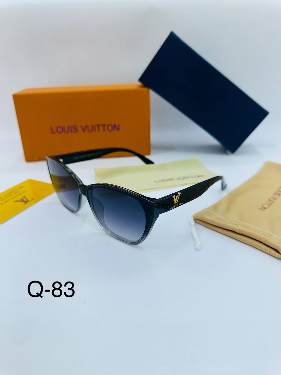Sunglasses 🕶️*
New stock 💥
good quality 💯
Copy one 1️⃣ 
With master box 🗃️ 
50 dhs💛

Zain216
♥️♥️♥️