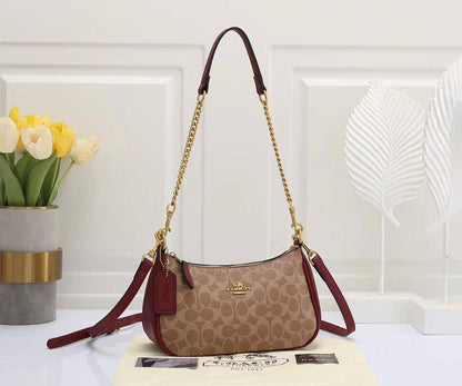 Coach
95 dhs🇦🇪🇦🇪 
high quality With box24cm

Zain21
♥️♥️♥️