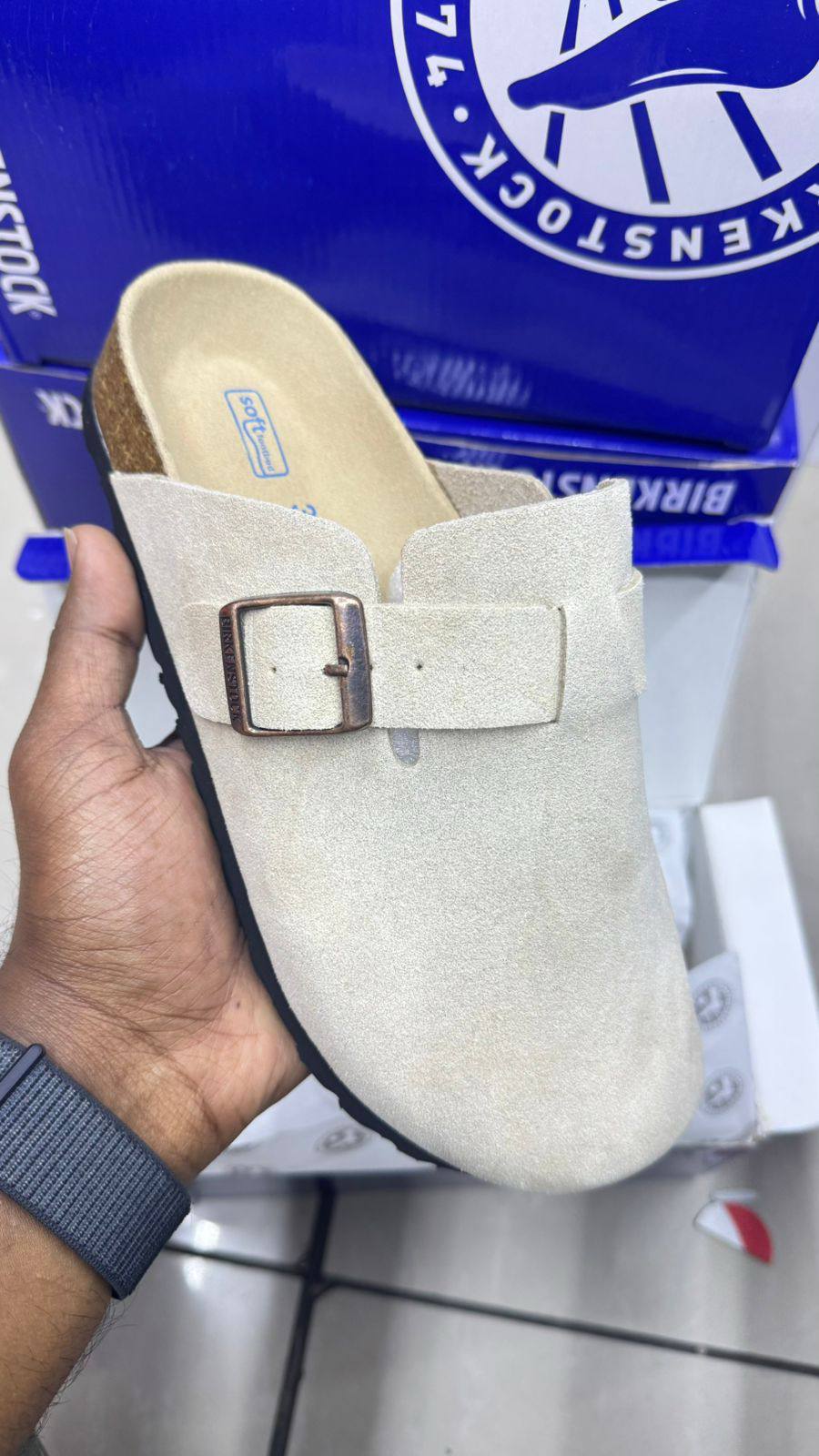 Birkenstock
Size 36-46⚡️
110 dhs❣️

Zain183
♥️♥️♥️