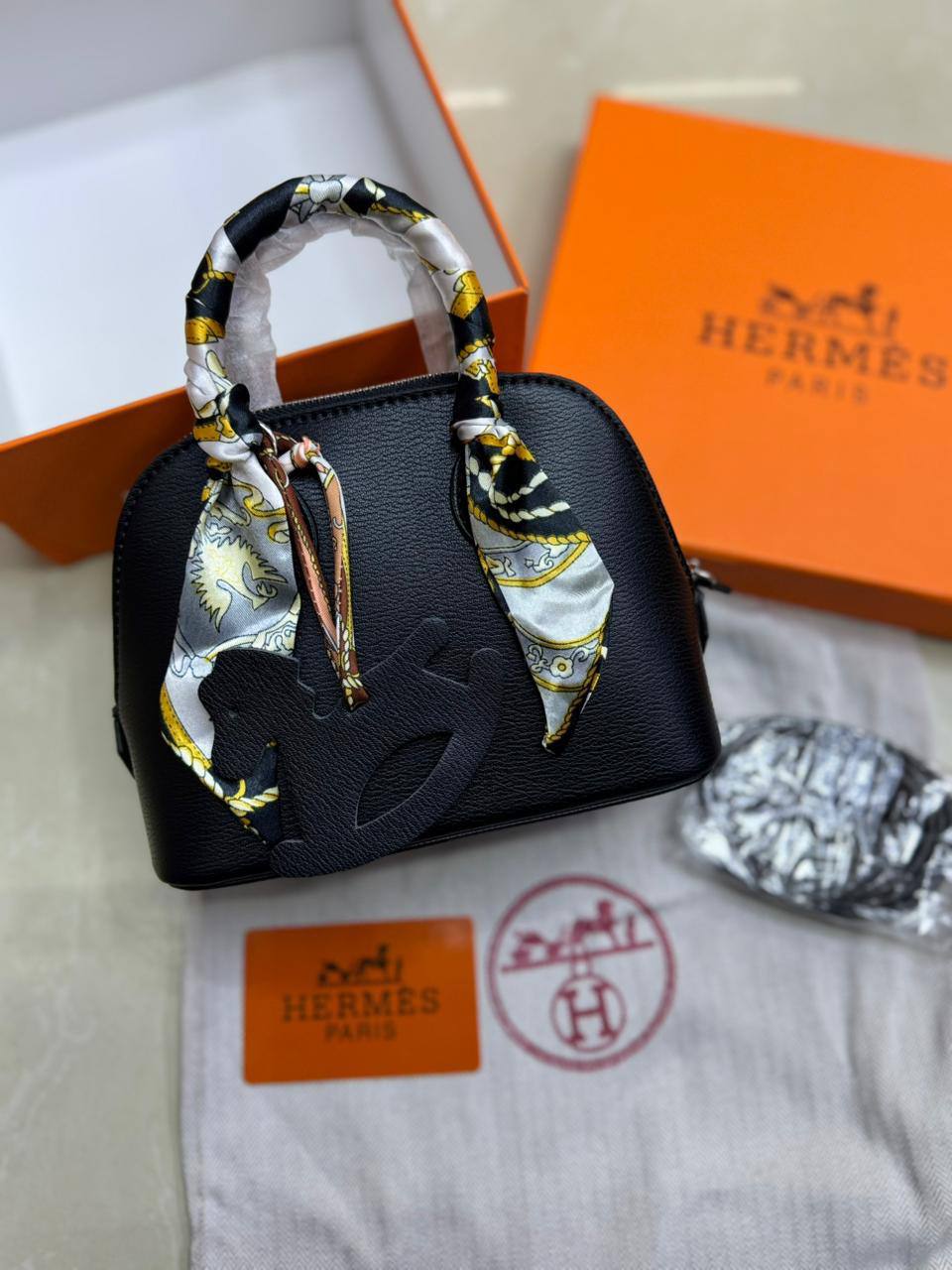 Hermes Bolide 

1⃣️ First quality +🎁

Size: 19 * 14 cm

Withbox
85 dhs🇦🇪🇦🇪

Zain115
♥️♥️♥️