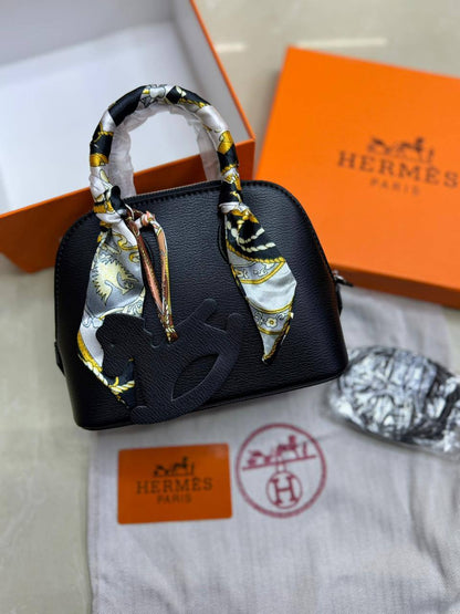 Hermes Bolide 

1⃣️ First quality +🎁

Size: 19 * 14 cm

Withbox
85 dhs🇦🇪🇦🇪

Zain115
♥️♥️♥️